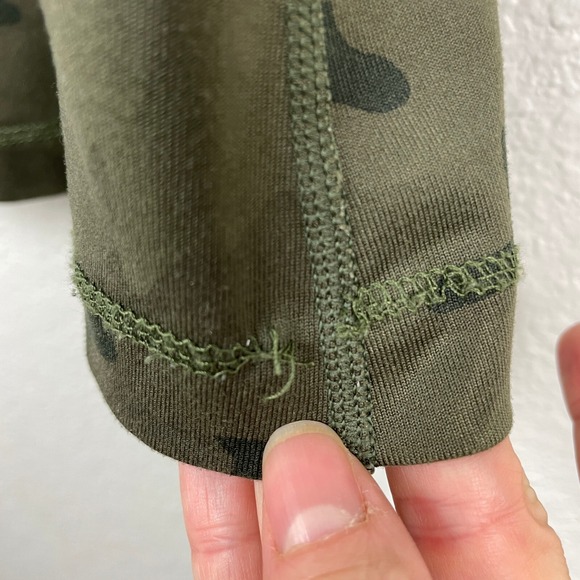 Lululemon Cool Racerback Tank Top Womens Size 6? Green CAMOUFLAGE - Picture 4 of 6